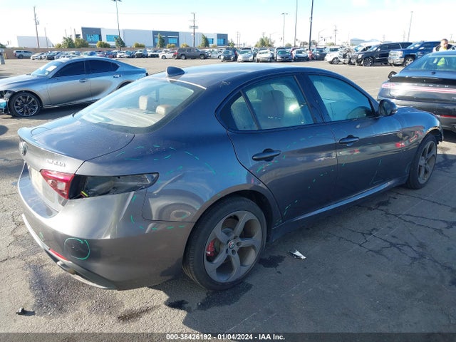 ZARFAEDN2J7563107 Alfa Romeo Giulia Awd