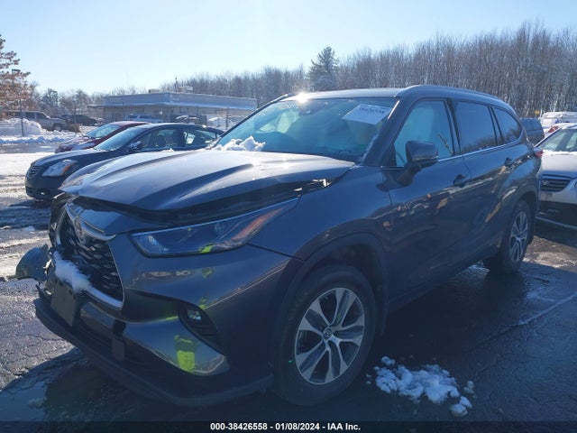 Toyota Highlander Xle 2022 5TDGZRBH5NS574352 Image 2