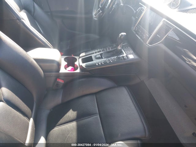 2018 PORSCHE MACAN WP1AA2A58JLB02796 Photo 4