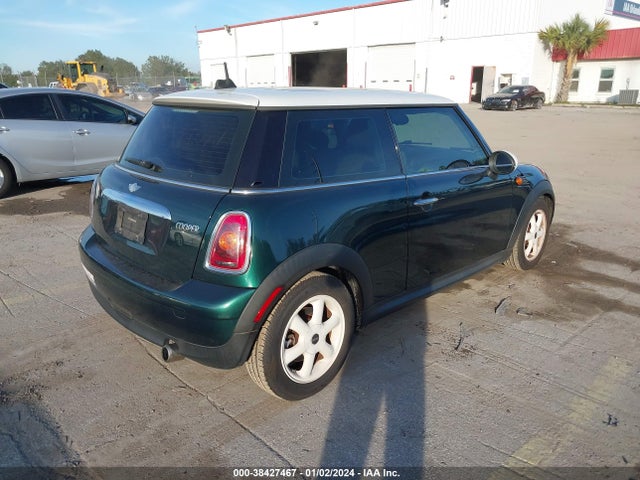 2008 MINI COOPER WMWMF33528TU68652 Photo 3