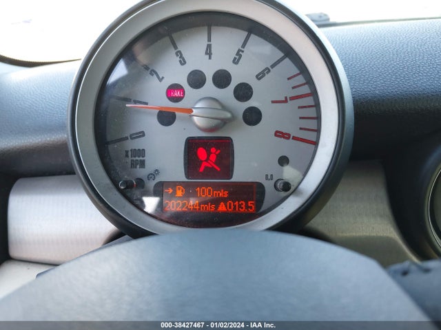 2008 MINI COOPER WMWMF33528TU68652 Photo 6