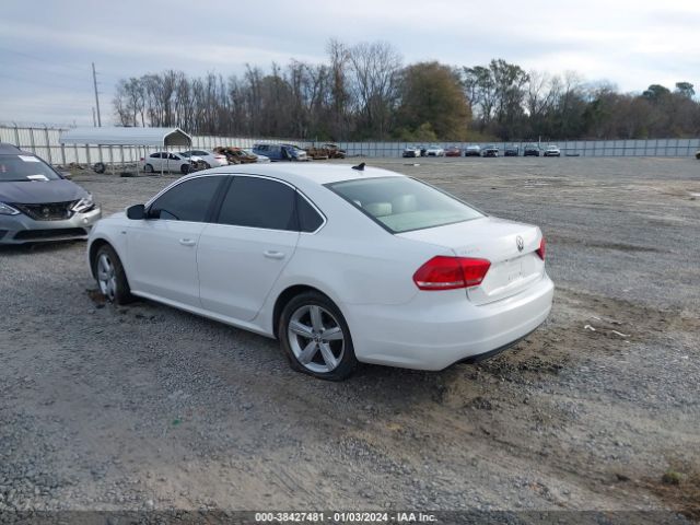 1VWAT7A35FC105814 Volkswagen Passat 1.8t Limited Edition