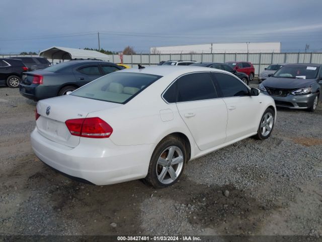 1VWAT7A35FC105814 Volkswagen Passat 1.8t Limited Edition