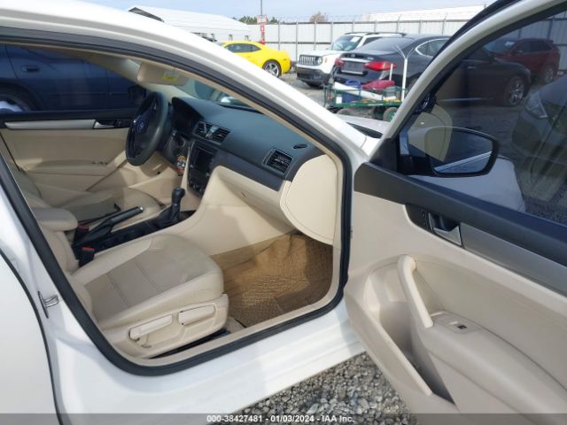 1VWAT7A35FC105814 Volkswagen Passat 1.8t Limited Edition