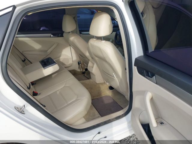 1VWAT7A35FC105814 Volkswagen Passat 1.8t Limited Edition