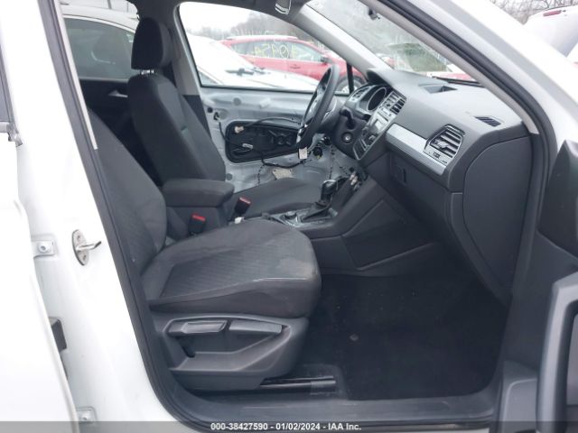 2018 VOLKSWAGEN TIGUAN 3VV0B7AX0JM074467 Photo 4