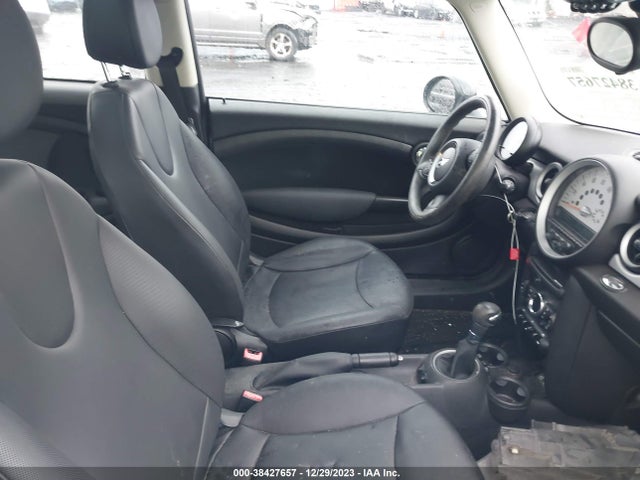 2013 MINI CLUBMAN WMWZF3C58DT490090 Photo 4
