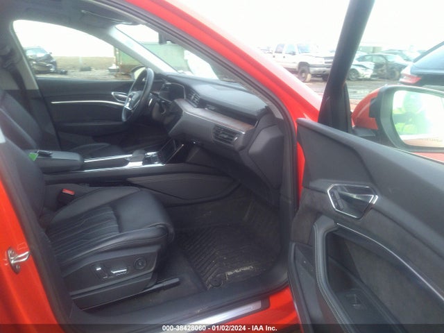 WA1VABGE7KB008811 Audi E-tron Premium Plus