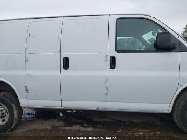 Chevrolet Express 2500 Work Van 2018 1GCWGAFGXJ1284278 Image 13