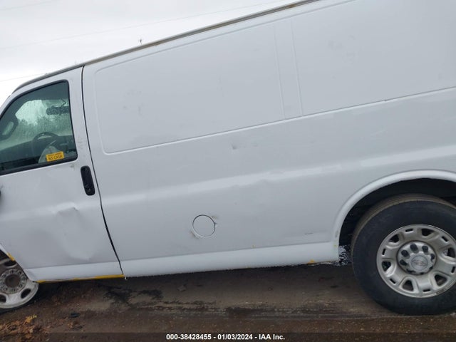 Chevrolet Express 2500 Work Van 2018 1GCWGAFGXJ1284278 Image 14