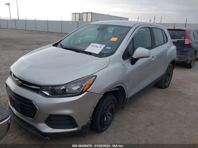 Chevrolet TRAX LS 2017 KL7CJKSB8HB147880 Image 2