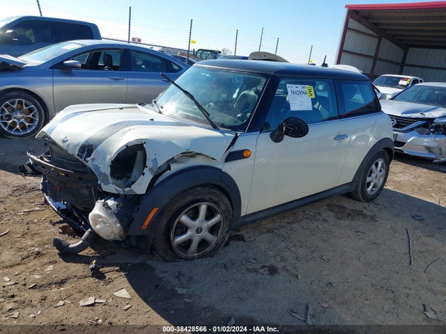 2008 MINI COOPER WMWMF33518TU67590 Photo 1