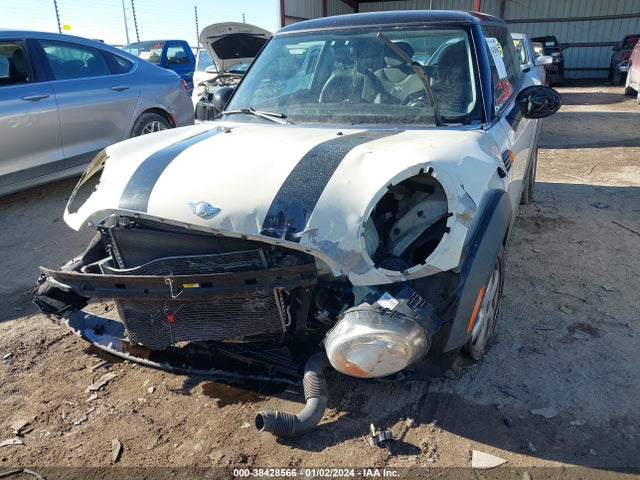 2008 MINI COOPER WMWMF33518TU67590 Photo 5
