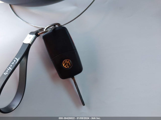 2013 VOLKSWAGEN BEETLE 2.0T TURBO VIN: 3VWVA7AT7DM616198