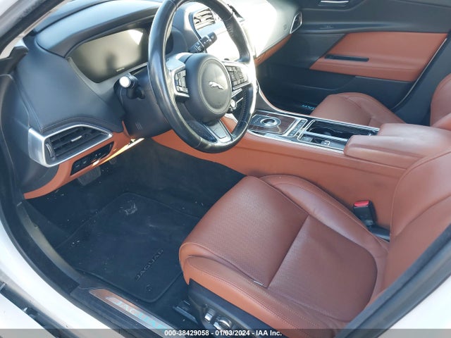 2018 JAGUAR XE SAJAH4EV2JCP16943 Photo 4