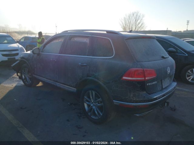 2016 VOLKSWAGEN TOUAREG WVGEP9BP4GD005300 Photo 2