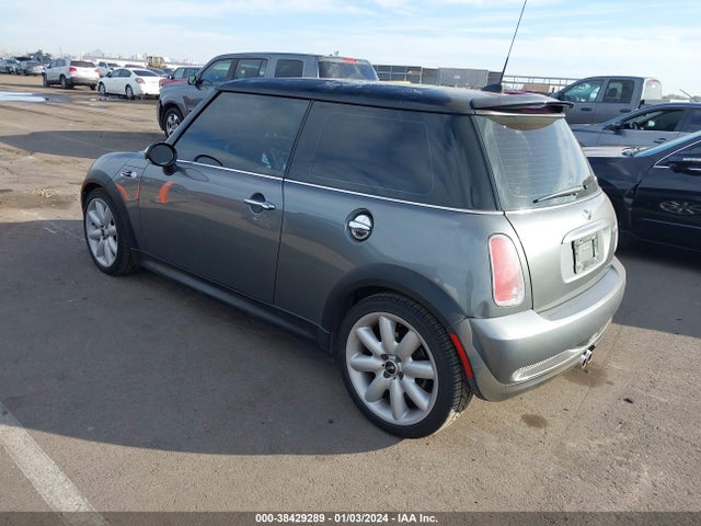2005 MINI COOPER S WMWRE33565TG96015 Photo 2