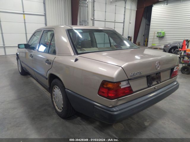 1989 MERCEDES-BENZ 260 WDBEA26D0KA898300 Photo 2