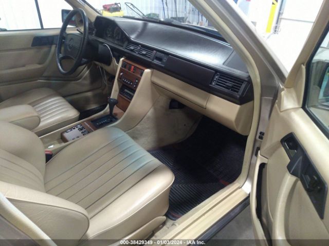 1989 MERCEDES-BENZ 260 WDBEA26D0KA898300 Photo 4