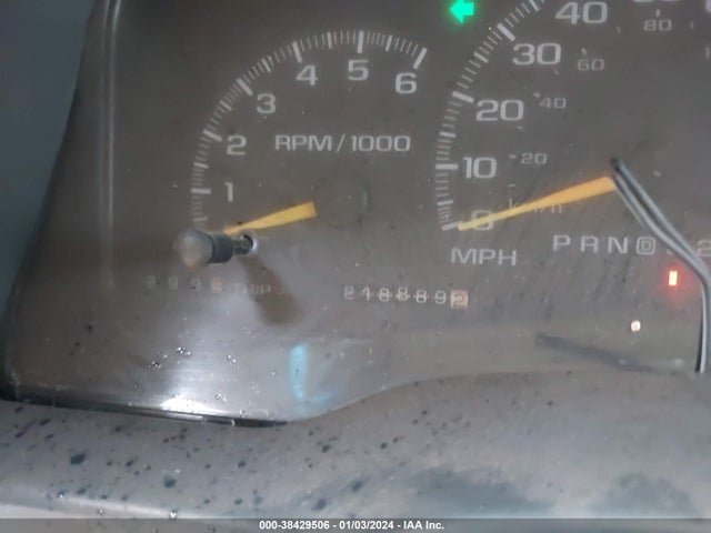 1999 GMC SUBURBAN 1500 SL VIN: 3GKFK16R5XG547291