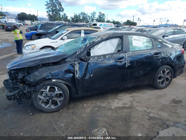 2019 KIA FORTE LXS VIN: 3KPF24AD7KE137637