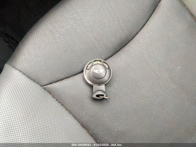 2010 MINI COOPER WMWMR3C56ATZ19417 Photo 10