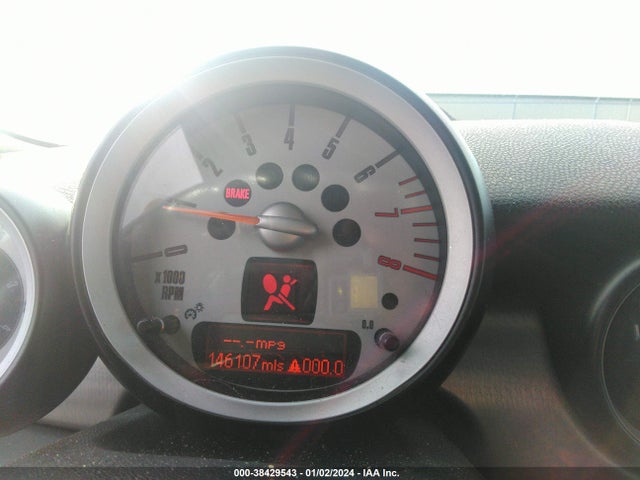 2010 MINI COOPER WMWMR3C56ATZ19417 Photo 6