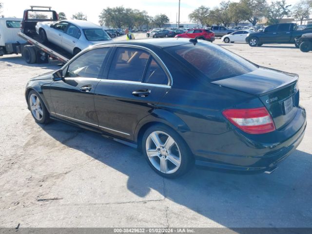 2011 MERCEDES-BENZ C 300 WDDGF8BB6BR177621 Photo 2