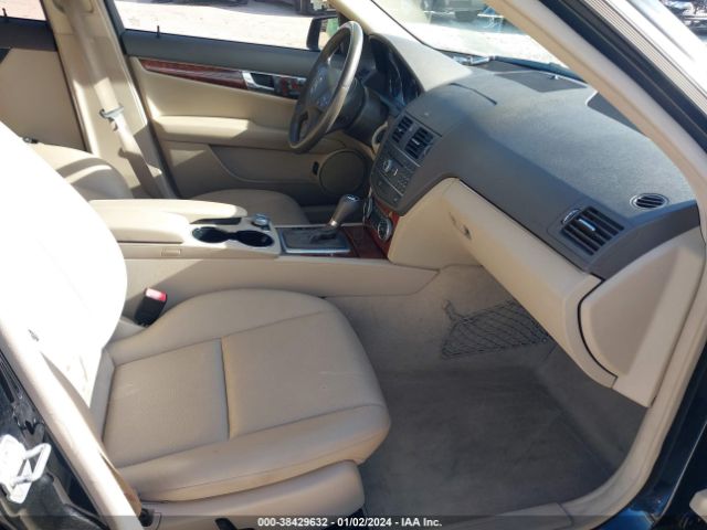2011 MERCEDES-BENZ C 300 WDDGF8BB6BR177621 Photo 4