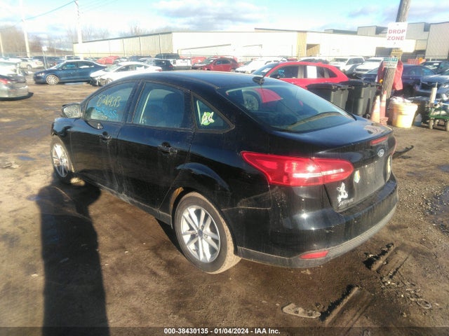Ford FOCUS SE 2018 1FADP3F22JL318649 Image 3