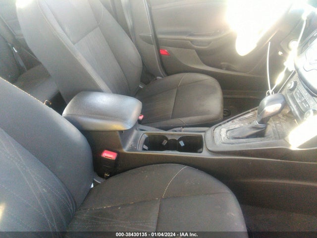 Ford FOCUS SE 2018 1FADP3F22JL318649 Image 5