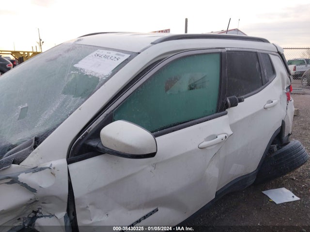 Jeep Compass Latitude 4x4 2018 3C4NJDBB6JT231773 Image 15