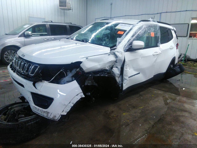 Jeep Compass Latitude 4x4 2018 3C4NJDBB6JT231773 Image 2