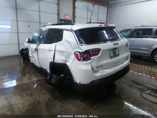 Jeep Compass Latitude 4x4 2018 3C4NJDBB6JT231773 Image 3