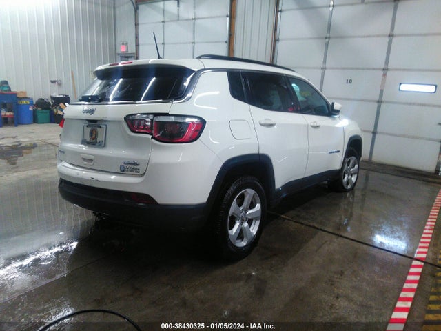 Jeep Compass Latitude 4x4 2018 3C4NJDBB6JT231773 Image 4