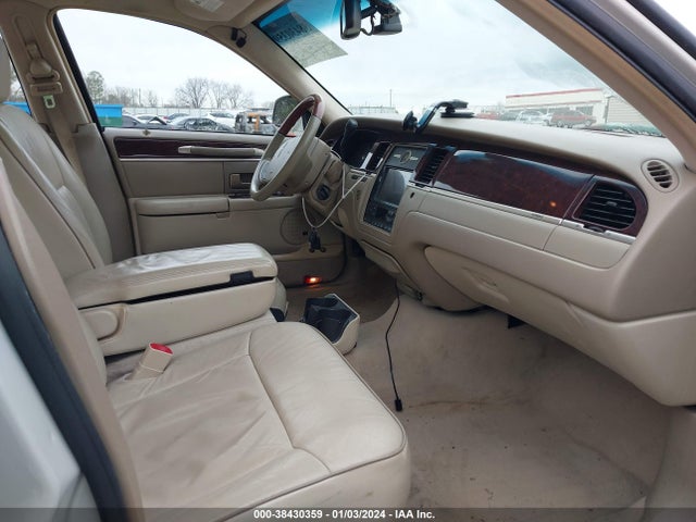 2006 LINCOLN TOWN CAR DESIGNER SERIES VIN: 1LNHM83V66Y648882