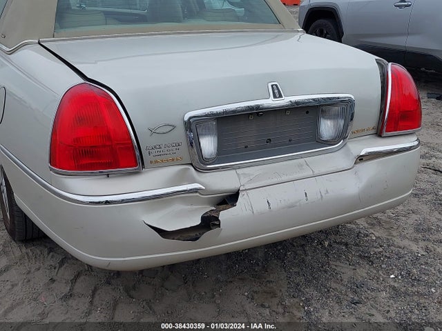 2006 LINCOLN TOWN CAR DESIGNER SERIES VIN: 1LNHM83V66Y648882