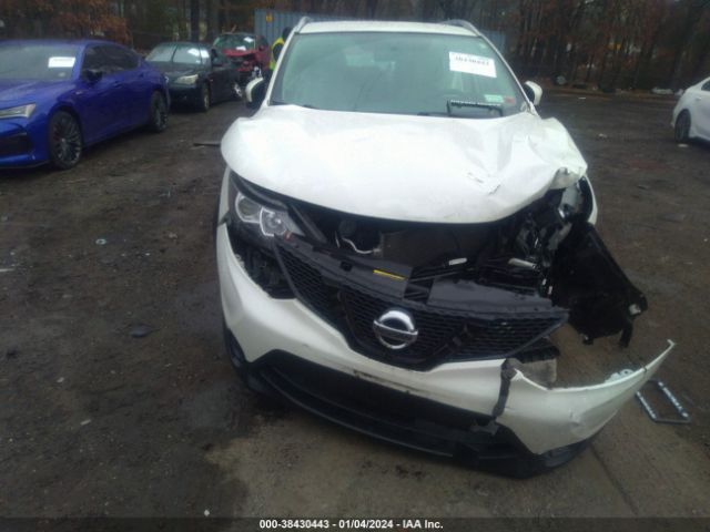 JN1BJ1CR8JW203113 Nissan Rogue Sport Sv