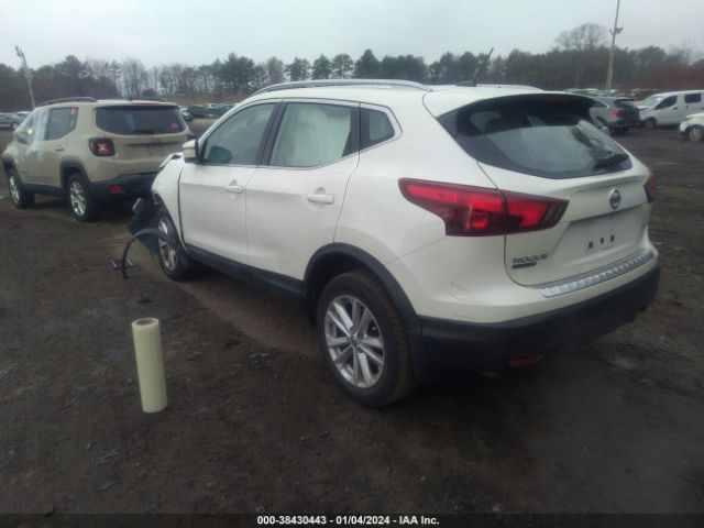 JN1BJ1CR8JW203113 Nissan Rogue Sport Sv