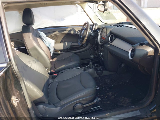 2011 MINI COOPER WMWSU3C55BT096681 Photo 4