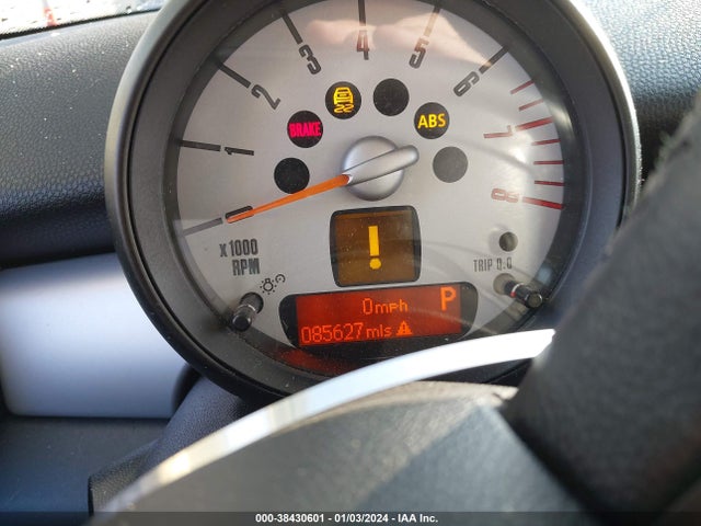 2011 MINI COOPER WMWSU3C55BT096681 Photo 6
