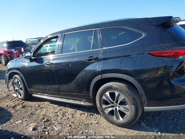 2021 TOYOTA HIGHLANDER XLE VIN: 5TDGZRAH9MS059211