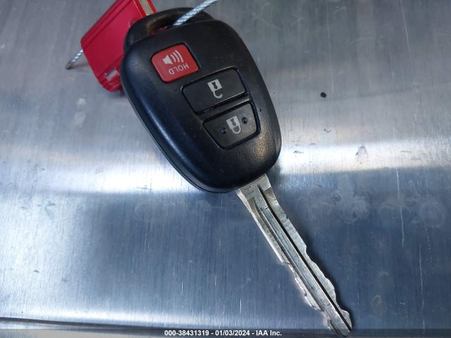 2017 TOYOTA RAV4 LE VIN: JTMZFREV7HJ715118