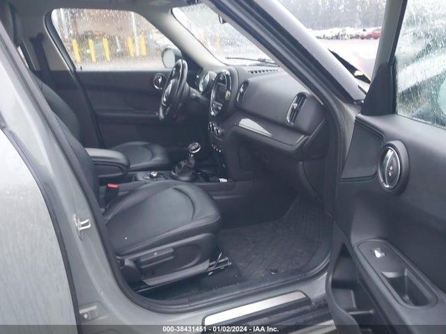 2018 MINI COUNTRYMAN WMZYS7C38J3E07949 Photo 4