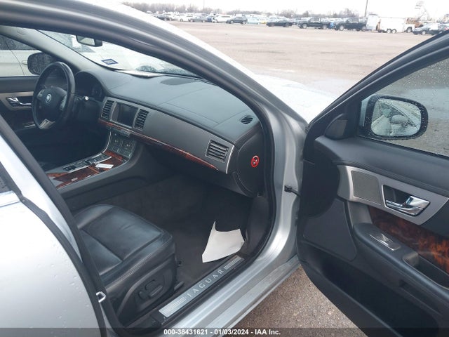 2010 JAGUAR XF SAJWA0GBXALR76531 Photo 4