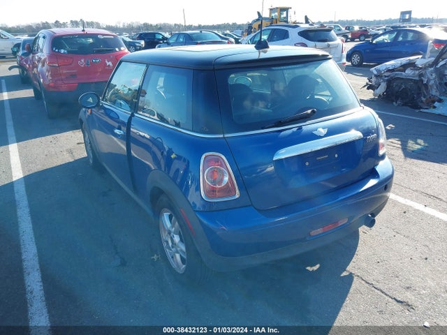 2012 MINI COOPER WMWSU3C51CT258520 Photo 2