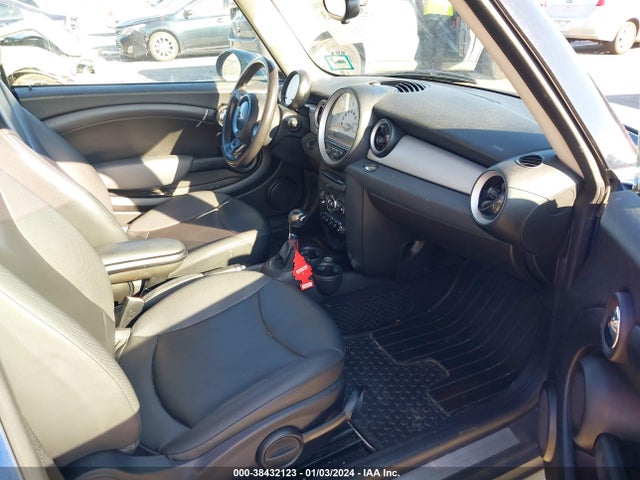 2012 MINI COOPER WMWSU3C51CT258520 Photo 4