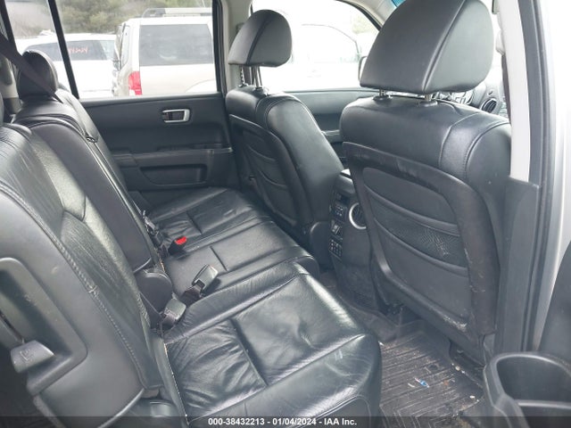 2011 HONDA PILOT EX-L VIN: 5FNYF4H69BB002609