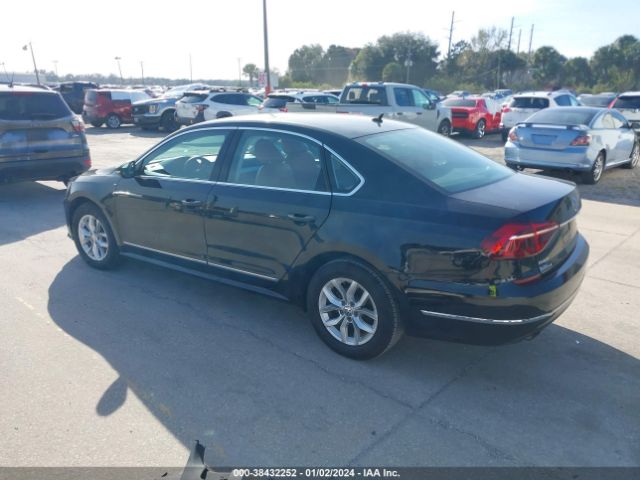 1VWAT7A34HC076003 Volkswagen Passat 1.8t S