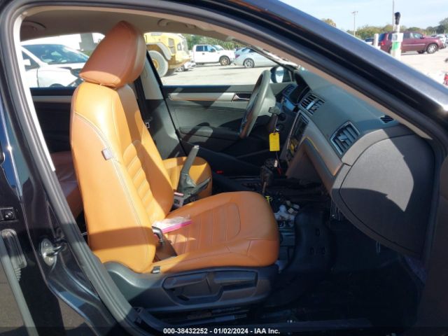 1VWAT7A34HC076003 Volkswagen Passat 1.8t S